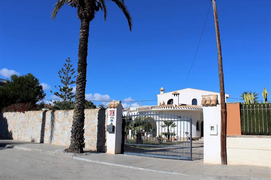 Wiederverkauf - Haus / Chalet - Cabo Roig